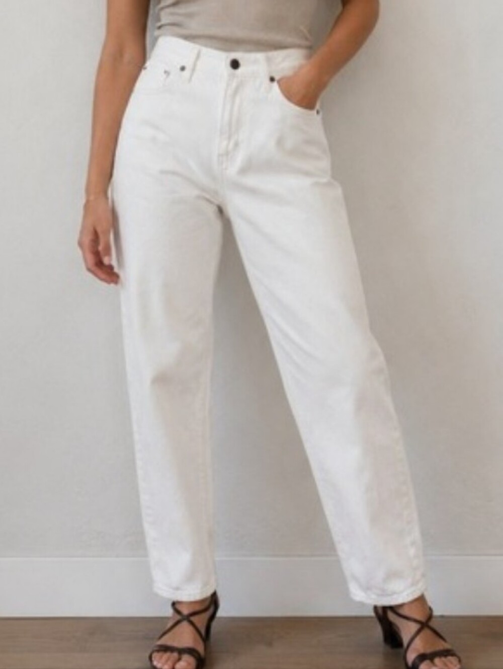 Banana Republic High Rise Barrel Jeans Ecru Size 33